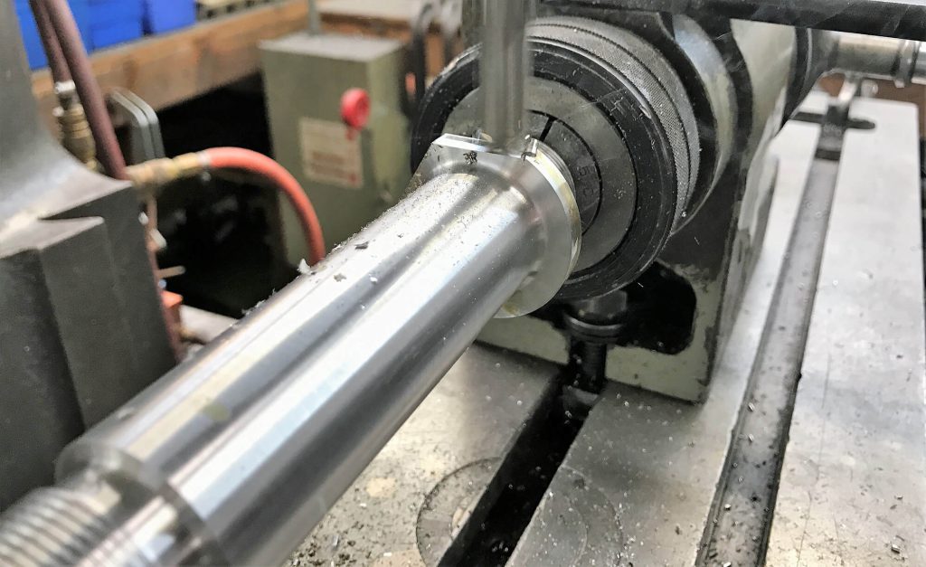 Milling replacement Cylinders for a 737/CFM56 Thrust Reverser Actuator Component