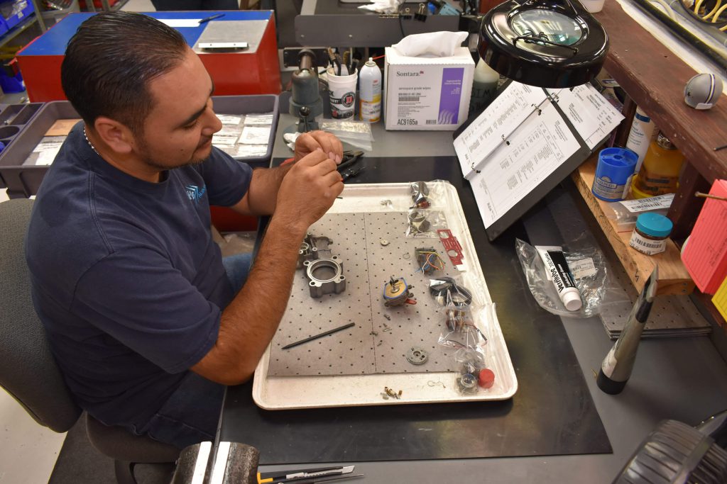 Assembling a MD11 motor-operated gate valve