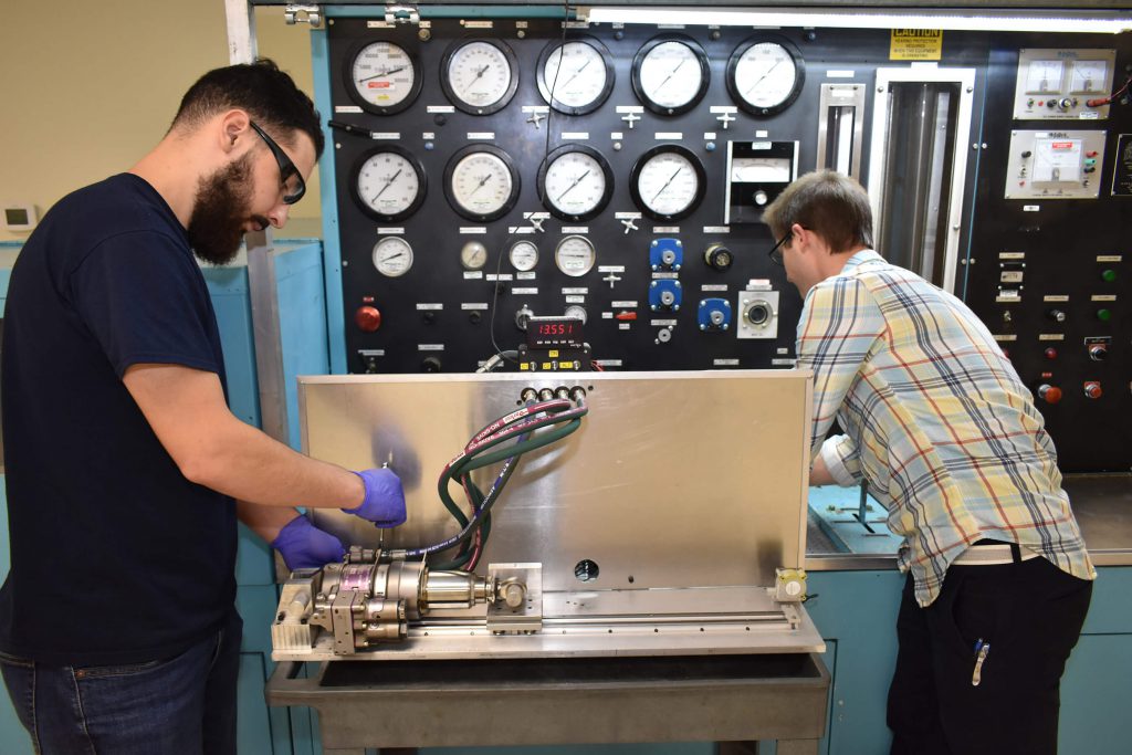 Functional testing of a B737NG leading edge slat actuator
