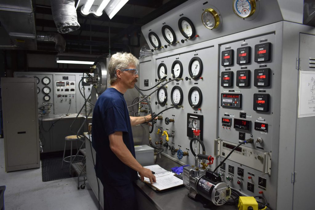 Final testing of a B777 fuel boost pump