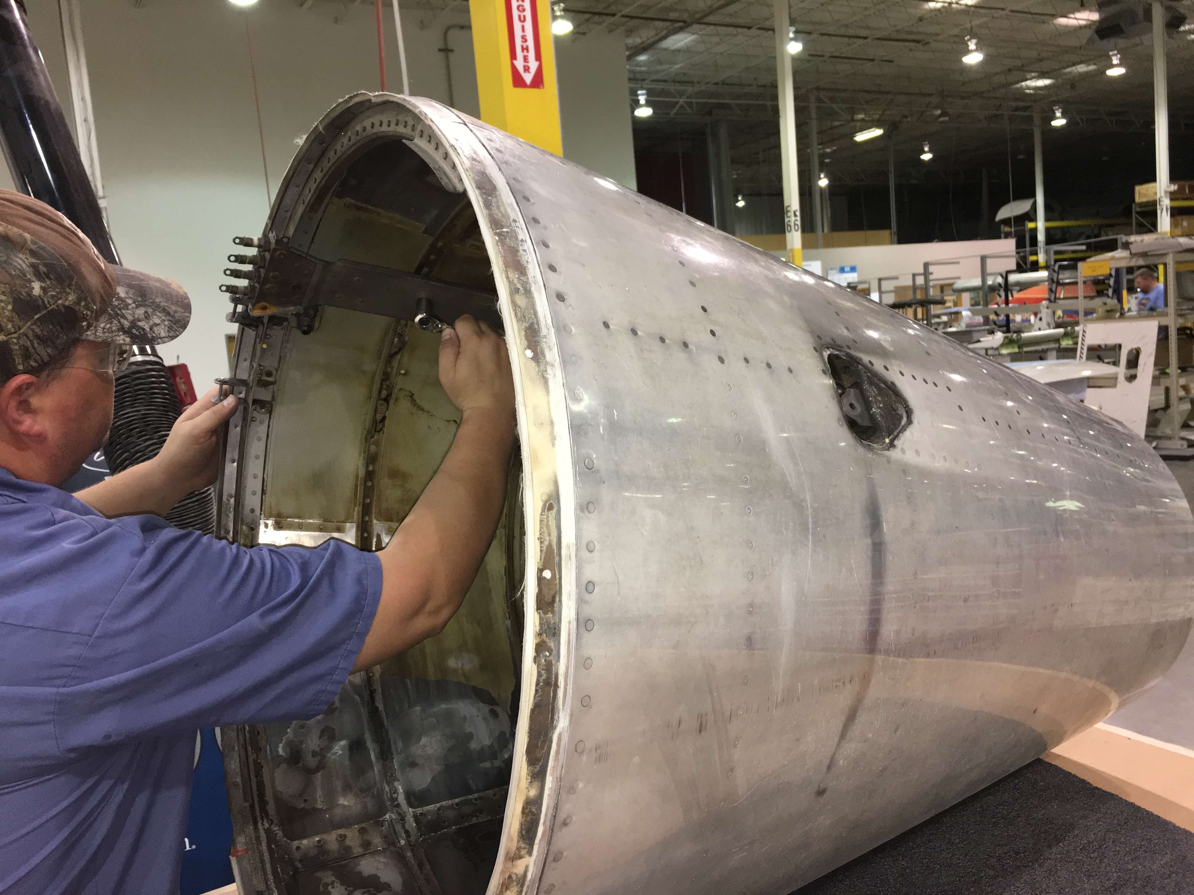 Removing the heating sensor on a CRJ 100/200 Exhaust nozzle