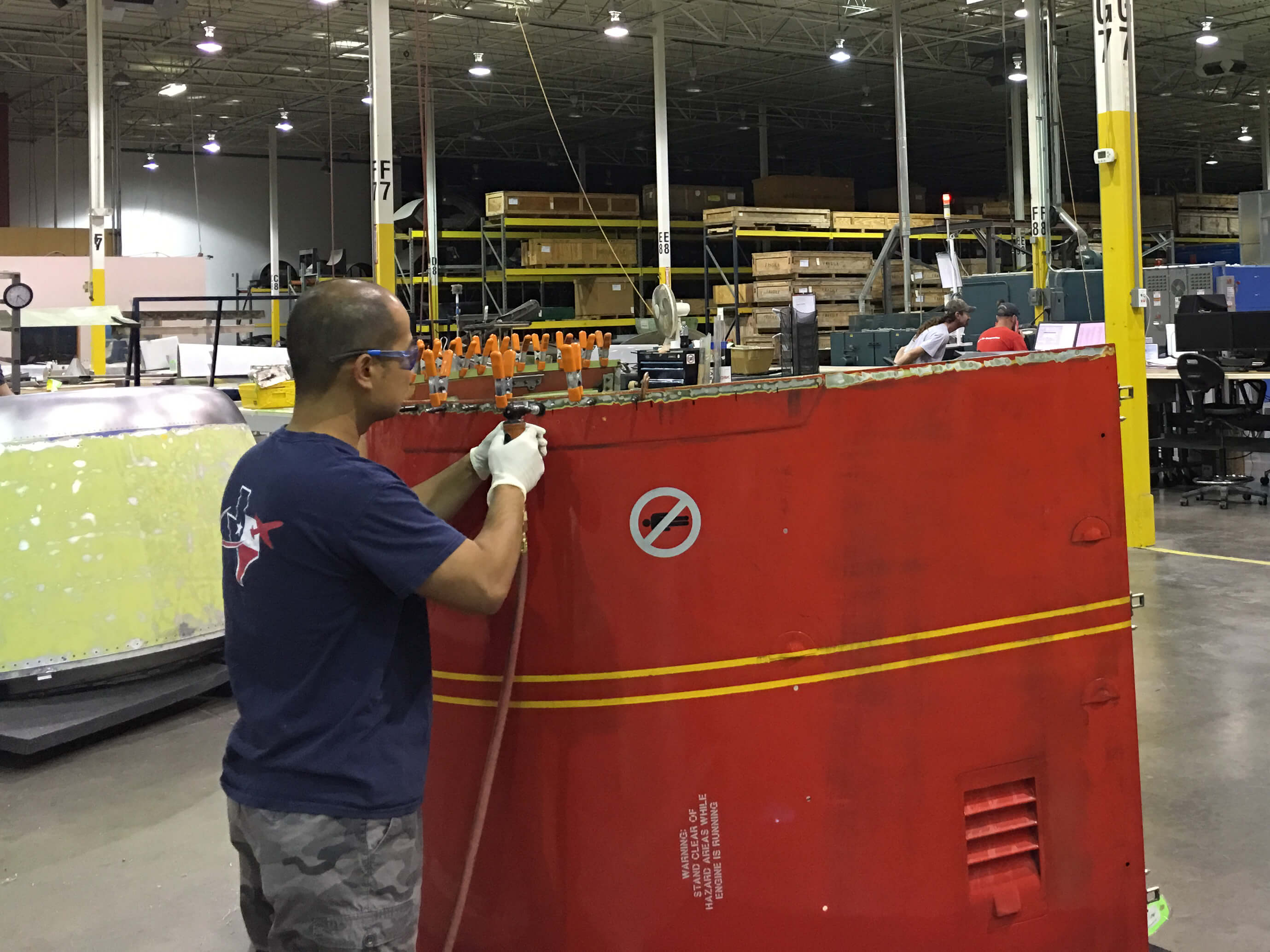 Installing Rub strip on a B737 Fan Cowl