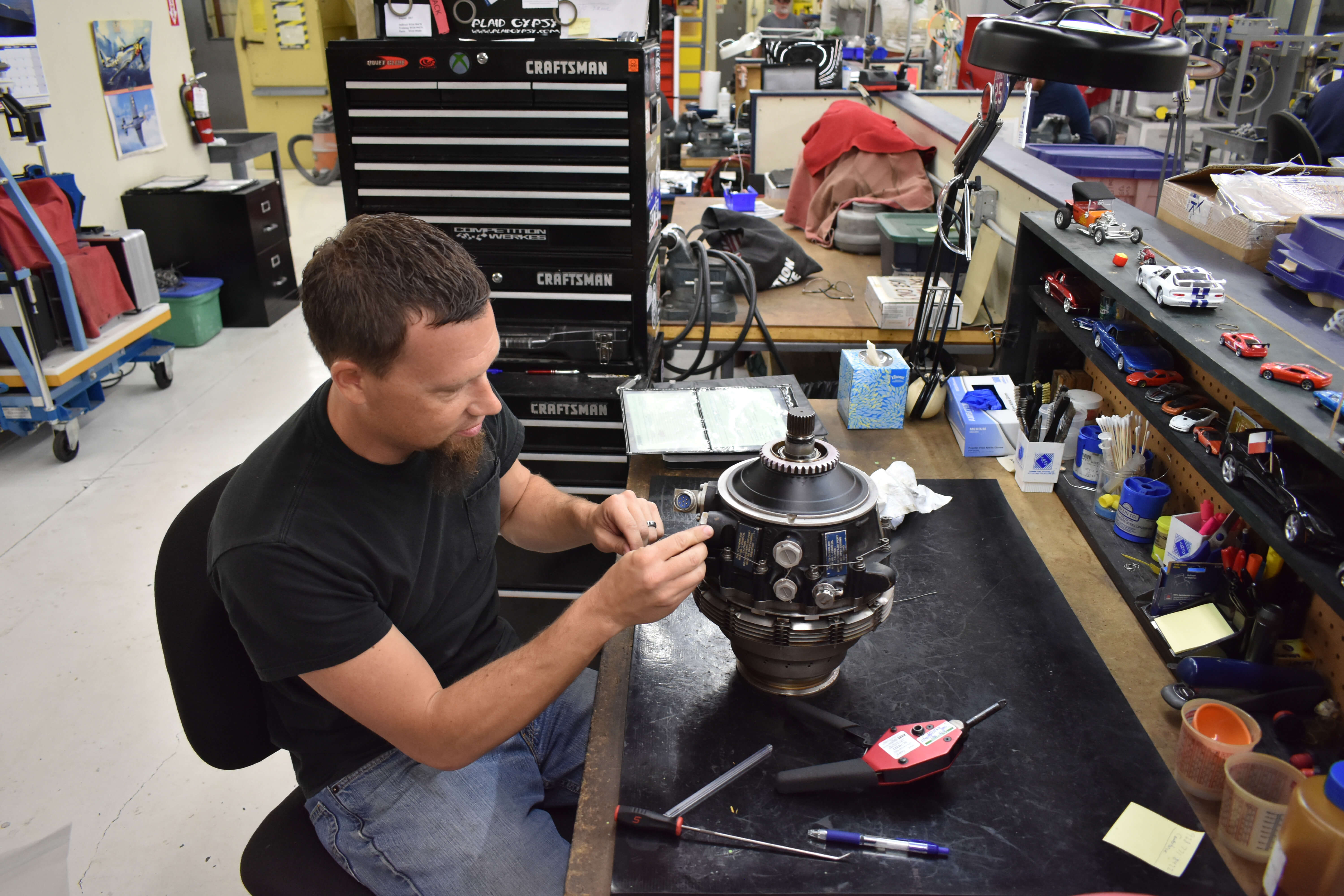 Safety wiring an A320/V2500 Pneumatic Starter after functional test.